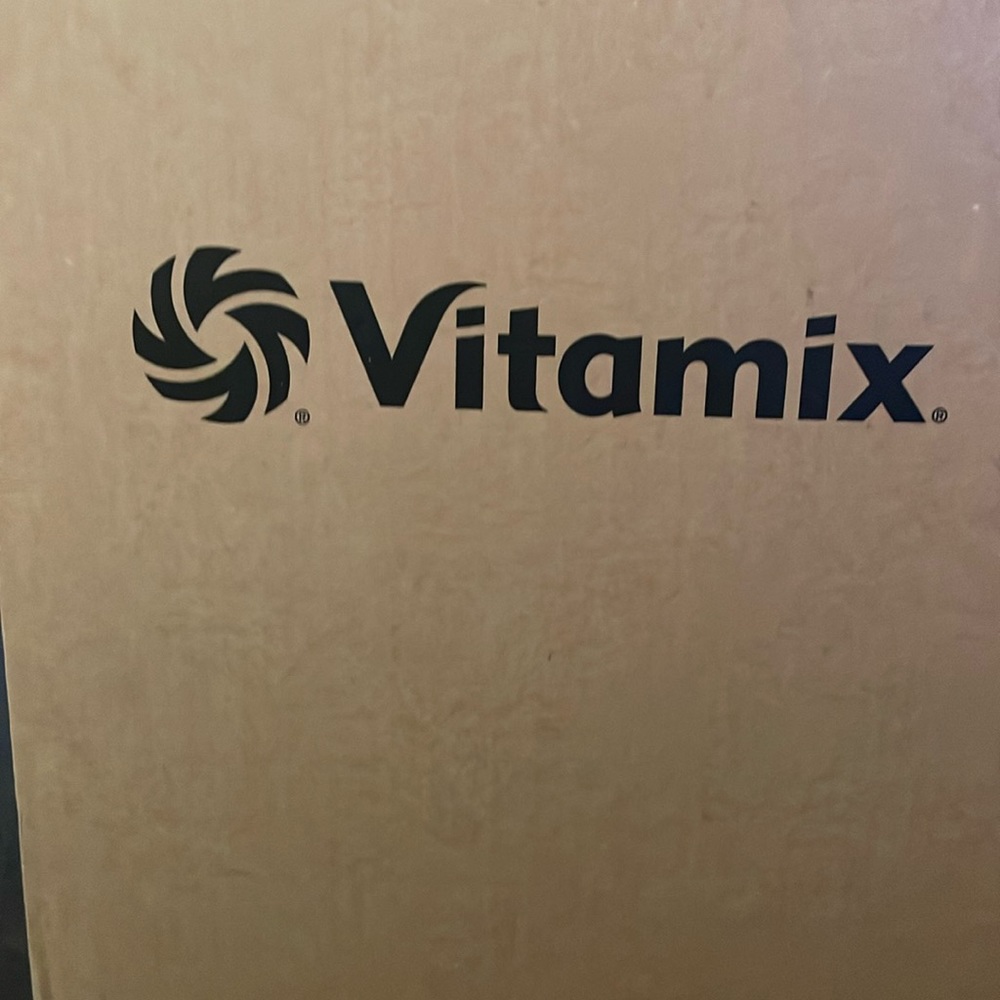 Certified reconditioned Explorian E310 Vitamix. Never been used by me.
